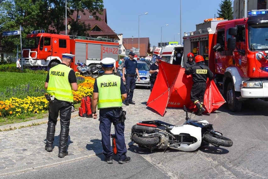 Zakopane. Wypadek skutera na rondzie. Kierowca trafił do szpitala [ZDJĘCIA]