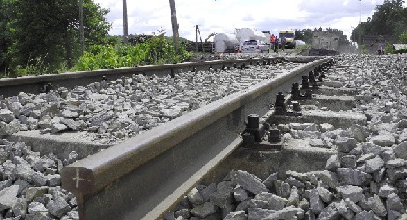 Przejazd kolejowy w Rybkach w Lęborku. Kierowcy twierdzą, że jest bardzo niebezpieczny.  