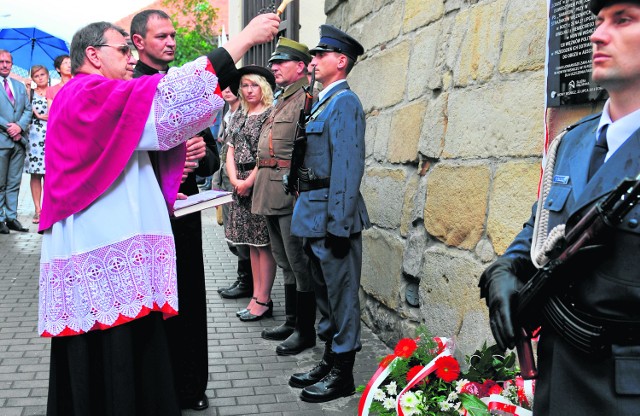 Poświęcenia tablicy dokonał ks. Zbigniew Kras, proboszcz parafii w Lipnicy Murowanej.