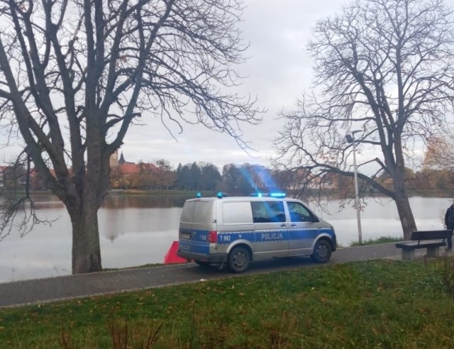 Szczytno. Zwłoki w jeziorze Domowym Małym w centrum miasta