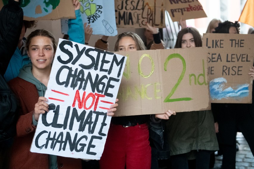Tym razem uczestnicy Młodzieżowego Strajku Klimatycznego...