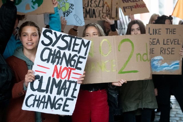Tym razem uczestnicy Młodzieżowego Strajku Klimatycznego działali pod hasłem "Czas na decyzje".