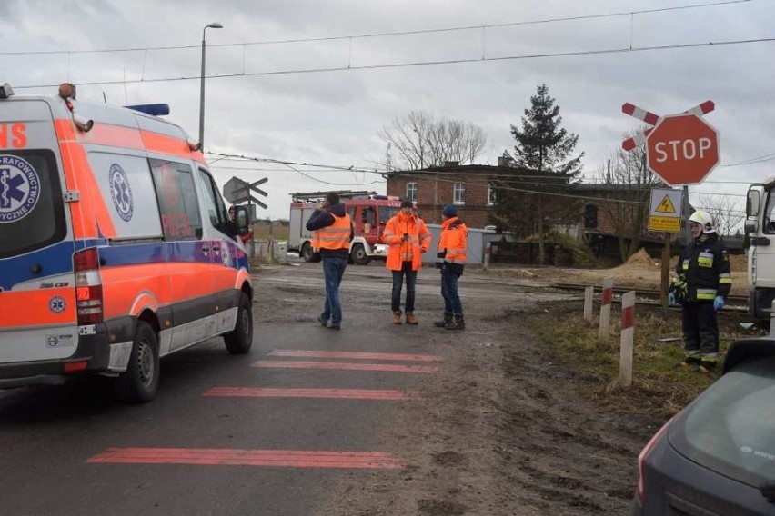 W Żydowie samochód dostawczy zderzył się z pociągiem...