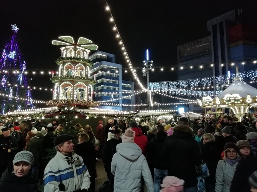 Katowice: Jarmark Bożonarodzeniowy. Tak było 16 grudnia....