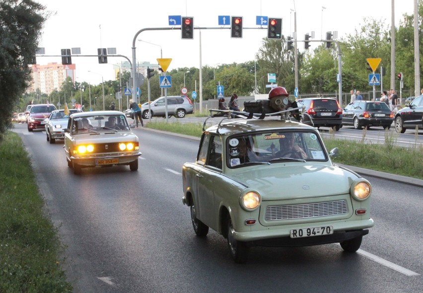 Radom. Kameralne Lato 2017. Parada i piknik filmowy na rozpoczęcie festiwalu 