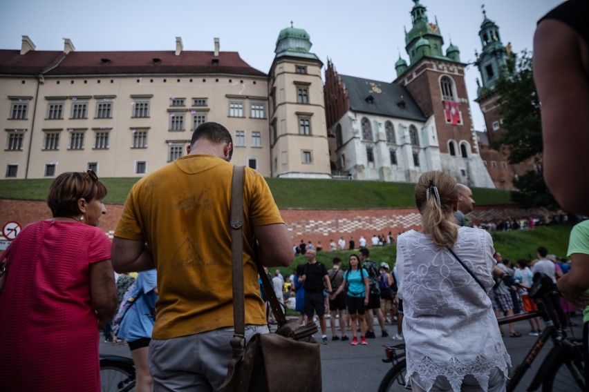 Tumy krakowian słuchały bicia dzwonu Zygmunt