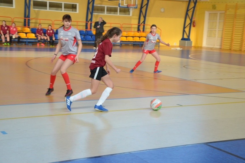 W Dobrzyńskim Centrum Sportu i Turystyki odbył się Turniej Halowej Piłki Nożnej Kobiet o Puchar Wójta Gminy Wielgie [zdjęcia]