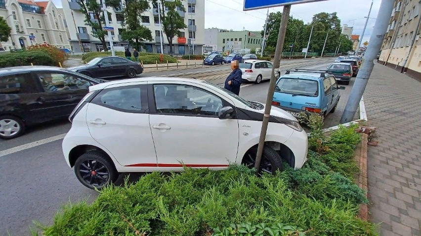 Wypadek tramwaju i samochodu na Sienkiewicza. Kobieta spieszyła się na pogrzeb