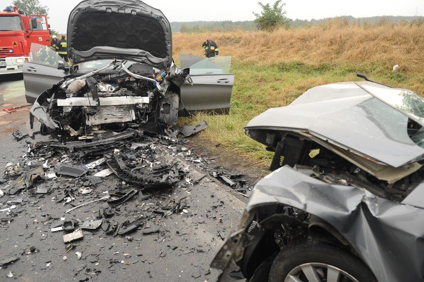 Ekipy karetek prowadziły też na miejscu reanimację innych...