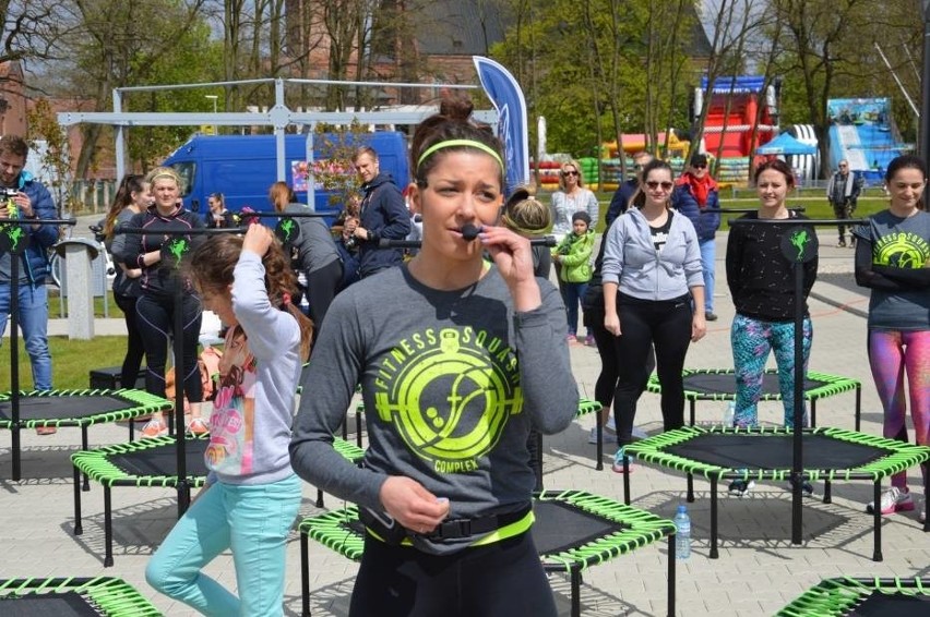 Majówkowy trening na trampolinach przy głogowskiej marinie [FOTO, FILM]