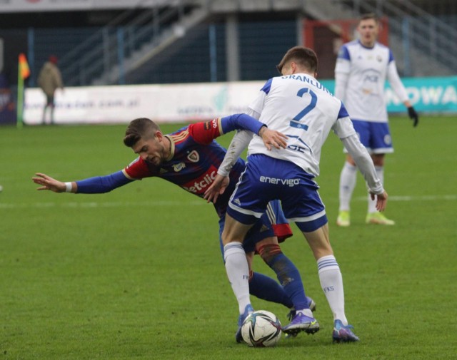 Piast zremisował ze Stalą. Prowadzenie dla gliwiczan zdobył Michał Chrapek, a trener Waldemar Fornalik oglądał mecz z trybun    Zobacz kolejne zdjęcia. Przesuwaj zdjęcia w prawo - naciśnij strzałkę lub przycisk NASTĘPNE