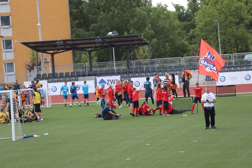 Prawie 200 zawodników zagrało w 5. Megamocnym Turnieju Piłki Nożnej PZU Futbol Plus w Kielcach. Kibicował im Paweł Golański