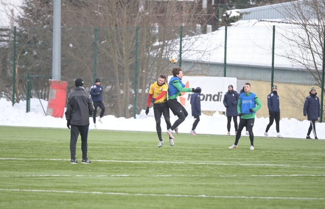 Olimpia Grudziądz zremisowała w meczu kontrolnym z imienniczką z Elbląga 1:1. Jedyną bramkę dla zespołu z Grudziądza strzelił Michał Graczyk.Na kolejnych stronach zdjęcia z meczu>>>