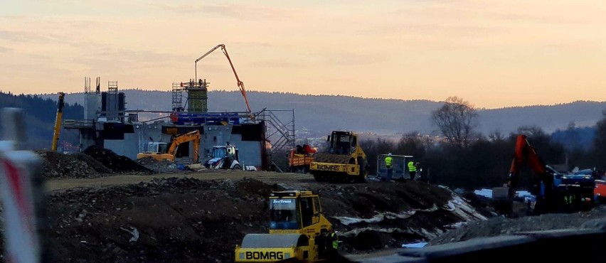 Budowa mostu w Kurowie wchodzi w kolejny etap