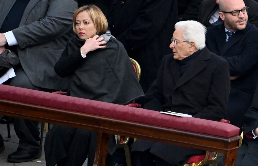 Premier Włoch Giorgia Meloni i prezydent Sergio Mattarella...