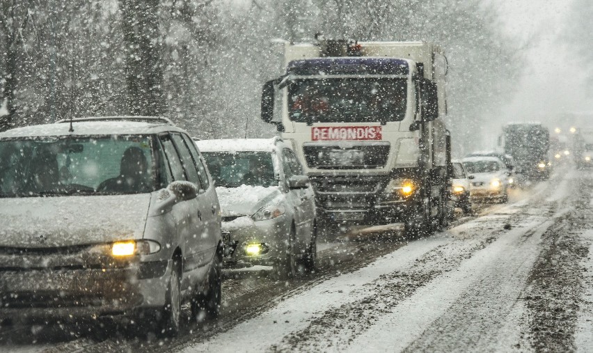 Intensywne opady śniegu zapowiada IMGW na wieczór 14 marca,...