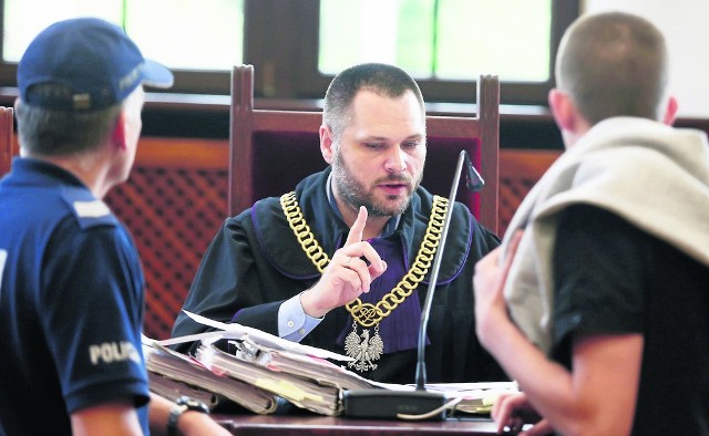 Sędzia Michał Kupiec nie zgodził się na odroczenie rozprawy do czasu wyjaśnienia wszystkich okoliczności tragicznej śmierci Igora Stachowiaka. Ten proces dotyczy zamieszek pod komisariatem