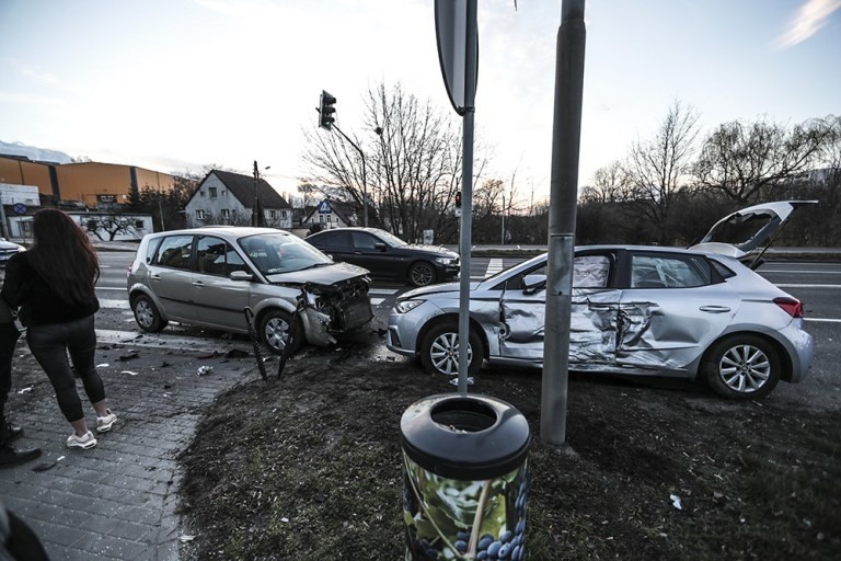 Do zderzenia dwóch aut na ul. Sulechowskiej na wysokości...