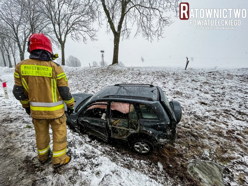 W trakcie wyprzedzania zjechał do rowu, by nie zaliczyć...