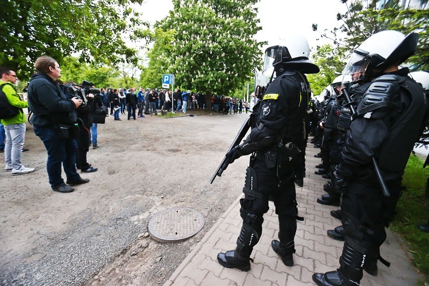 Protest przed komisariatem na Trzemeskiej we wtorek...