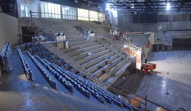 Budowa hali sportowej przy ulicy Struga, podobnie jak sąsiadującego z nią stadionu, czeka na dokończenie...