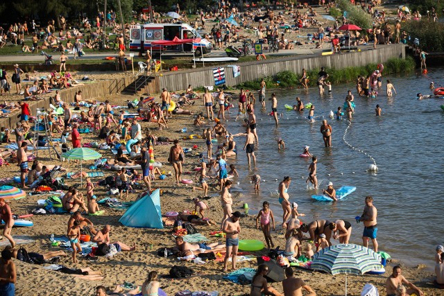 Tłumy plażowiczów na Bagrach