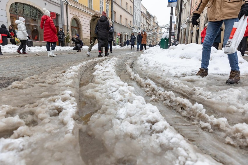 Zima wraca do Krakowa. Możliwe oblodzenia i intensywne opady śniegu