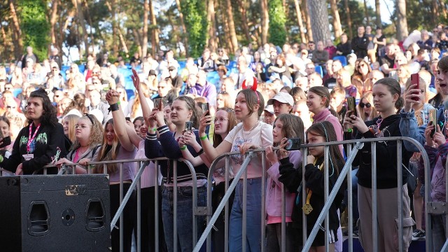 Tłumy kozieniczan przyszły w sobotę na koncert do kozienickiego amfiteatru nad jeziorem.