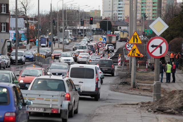 Opolskie Zaodrze stanęło w korku. Ruszył remont ulicy Niemodlińskiej w Opolu.