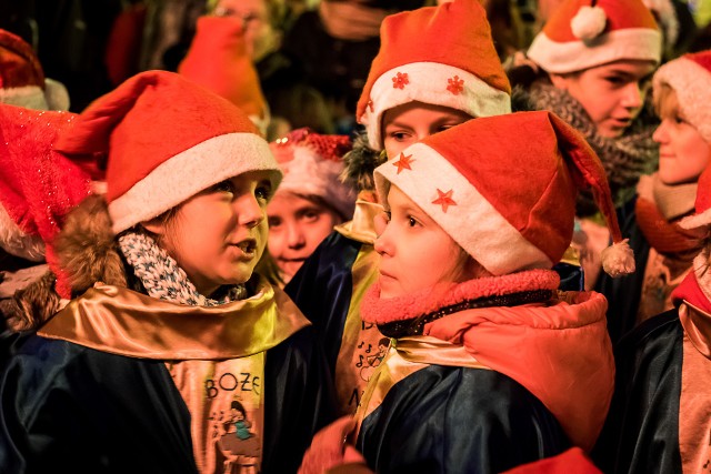 W zeszłym roku na Wigilii nie zabrakło młodych pomocników Świętego Mikołaja. Byli, jak zawsze, niezawodni.