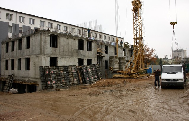 Budowa nowego urzędu pracy ma być zakończona do 29 czerwca 2012 roku.