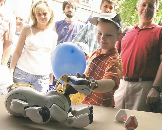 Co roku dużą popularnością cieszy się stoisko z... robotami w kształcie piesków