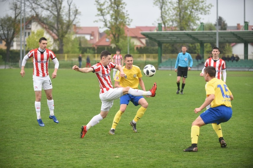 Piłkarze Elany przegrali 1:5 (0:4) z Cracovią w meczu 27....