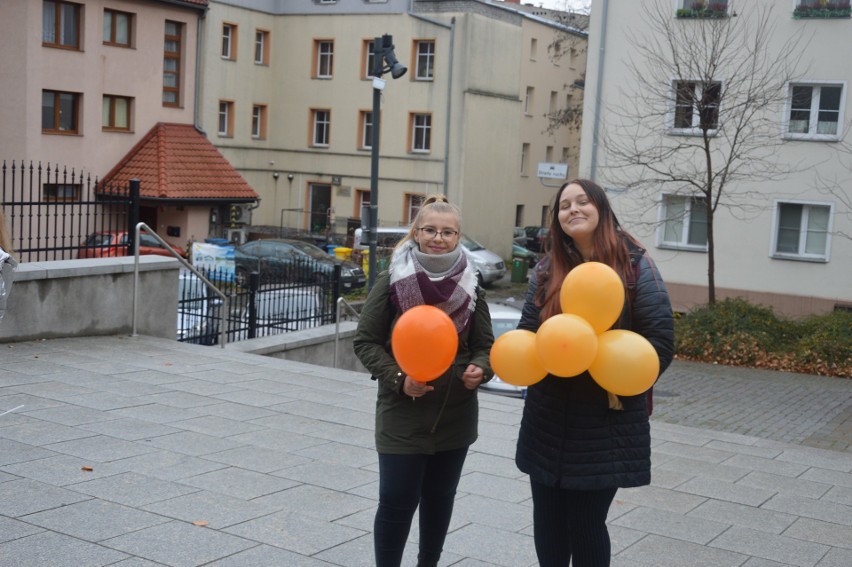 Opole. Młodzi obchodzili w piątek Ogólnopolski Dzień Tumbo. Solidaryzowali się z dziećmi i młodzieżą w żałobie