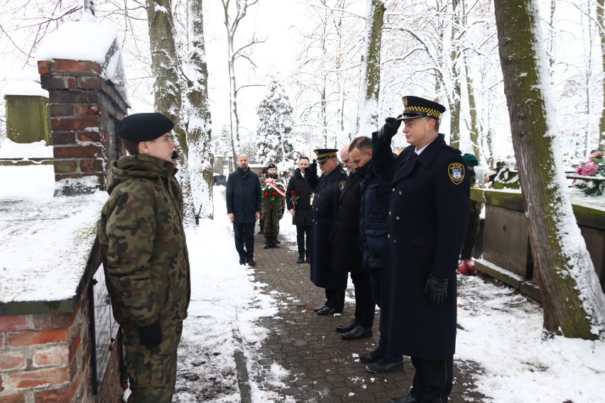 Reprezentanci częstochowskiego samorządu złożyli kwiaty na...