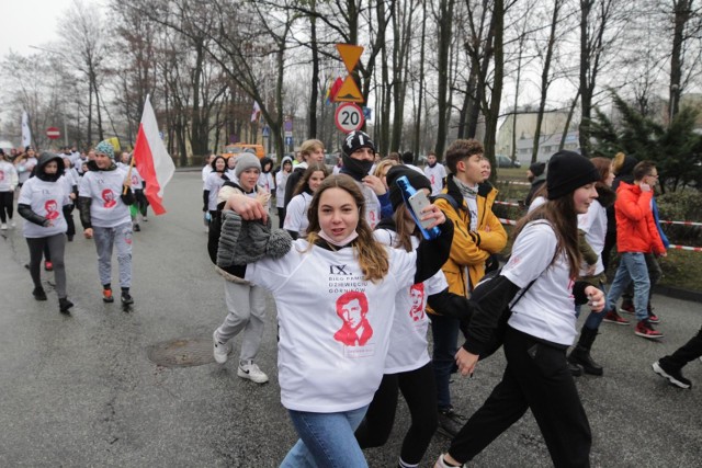 16.12.2021. IX Bieg Pamięci Dziewięciu Górników.    Zobacz kolejne zdjęcia. Przesuwaj zdjęcia w prawo - naciśnij strzałkę lub przycisk NASTĘPNE