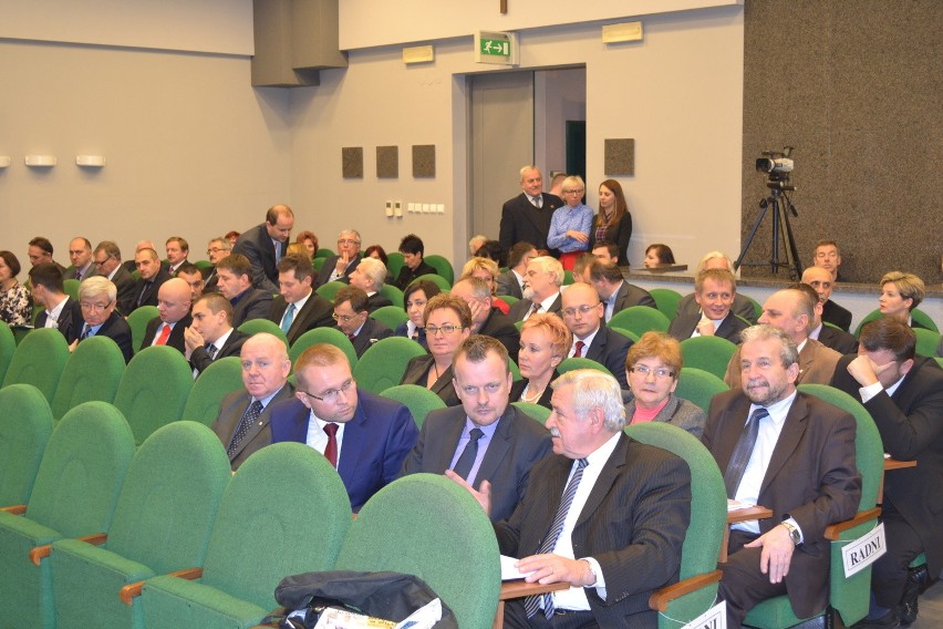 Sosnowiec: pierwsza sesja Rady Miasta 2014-2018 i ślubowanie radnych [ZDJĘCIA]