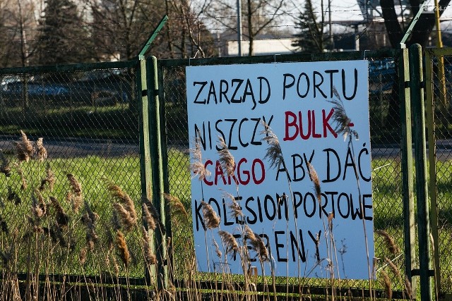 Związkowcy Solidarności z Bulk Cargo są zdesperowani i żądają od wojewody, aby zwolnił obecny zarząd Zarządu Portów Morskich Szczecin i Świnoujście za działanie na szkodę polskiej firmy