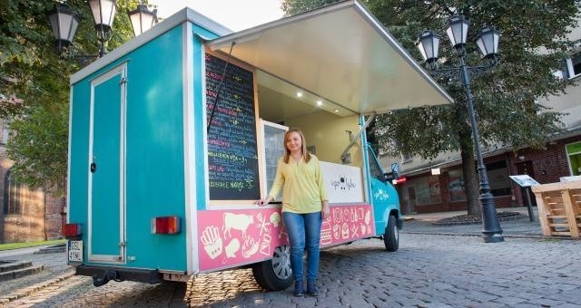 Food truck na Nowobramskiej psuje widok W październiku pani Ewelina była optymistką. Teraz nastrój ma o wiele gorszy