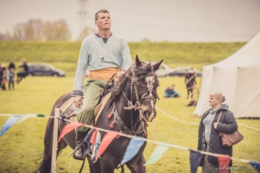 Dzisiaj w Skansenie w Chorzowie impreza "Z orężem przez wieki". Będą walki rycerskie, strzelnica, kaskaderka konna [1-2 CZERWCA]