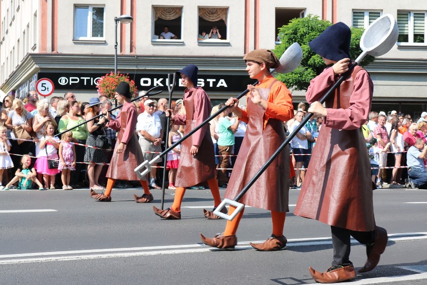 Gwarki 2016. Barwny pochód ulicami Tarnowskich Gór