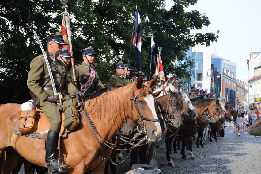 Parada kawalerii w Opolu. Ułani przeszli przez miasto dla uczczenia Święta Wojska Polskiego