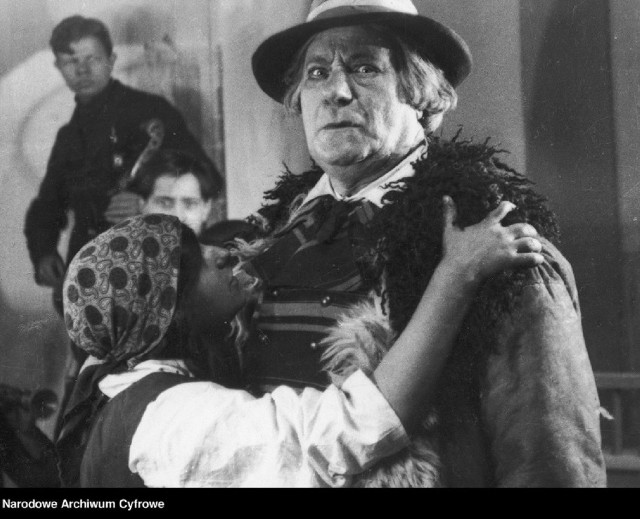 7 kwietnia 1922 miała miejsce premiera pierwszej filmowej adaptacji powieść „Chłopi” opowiadającej o społeczności wsi Lipce w pow. skierniewickim.
