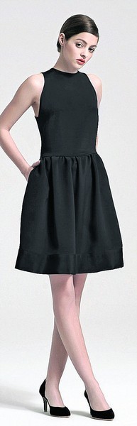 Najpopularniejsze na studniówce będą  sukienki koktajlowe do kolan lub zwiewne suknie