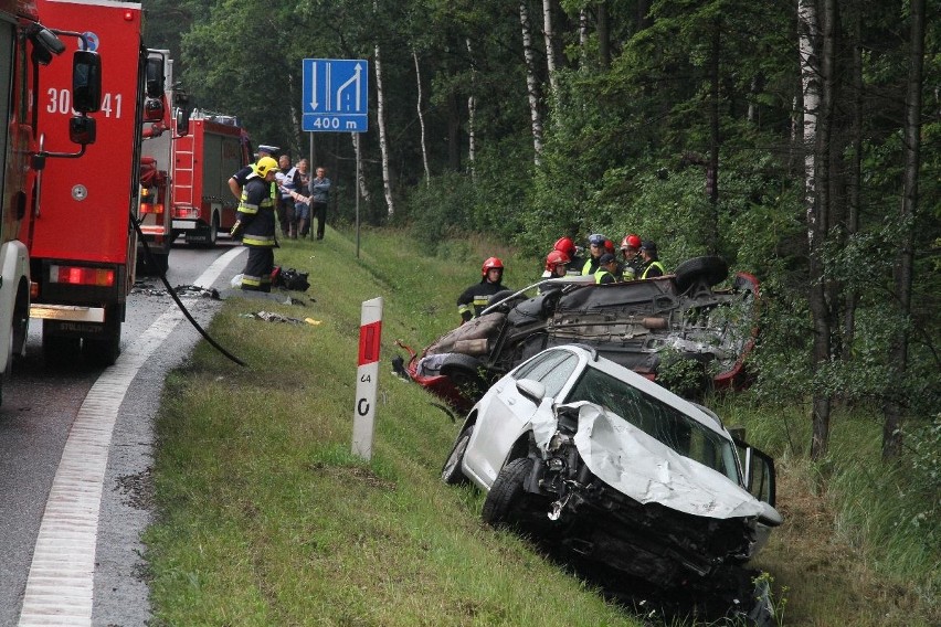 Raszówka. Dwie osoby zginęły w tragicznym zderzeniu aut