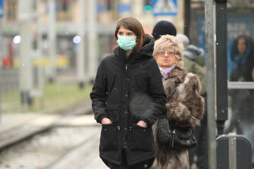 Wirusy grypy zaatakowały w Łodzi! Tłumy chorych w przychodniach. Chorują dorośli i dzieci, częściej te w wieku szkolnym niż przedszkolnym