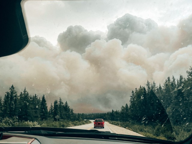 Dym znad kanadyjskich pożarów dał się we znaki mieszkańcom USA i dotarł do zachodniej Europy