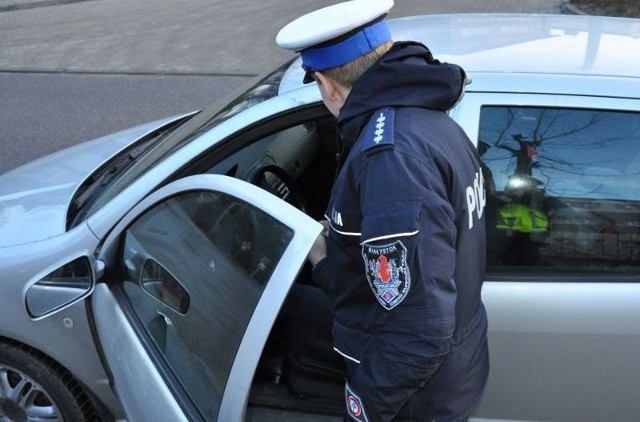Policjanci z białostockiej drogówki nie przepuścili naćpanego Litwina z kompanami