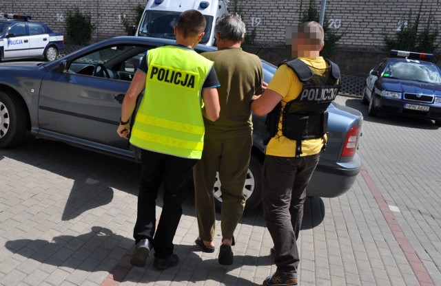 Dwa zarzuty usiłowania zabójstwa usłyszał 61-letni mieszkaniec Sopotu, który w poniedziałek w nocy ranił nożem dwóch uczestników grilla w Soszycy (gm. Parchowo).
