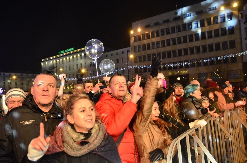 Pokazem fajerwerków, przy polskich i zagranicznych hitach...